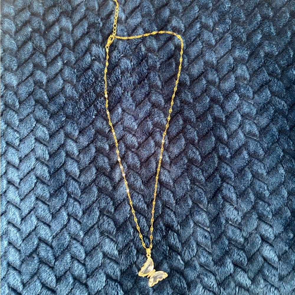Crystal Butterfly on Gold 16-18” Figaro/Lip Chain - Picture 3 of 7